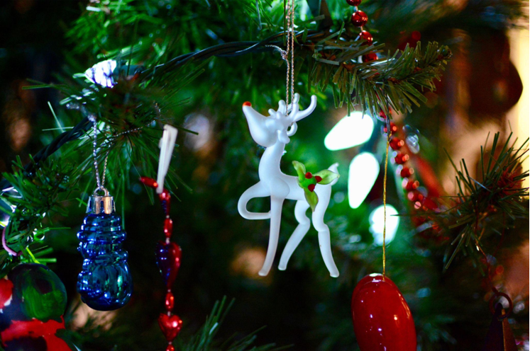 How Artificial Christmas Trees Can Benefit Children in Daycare and Support Their Development